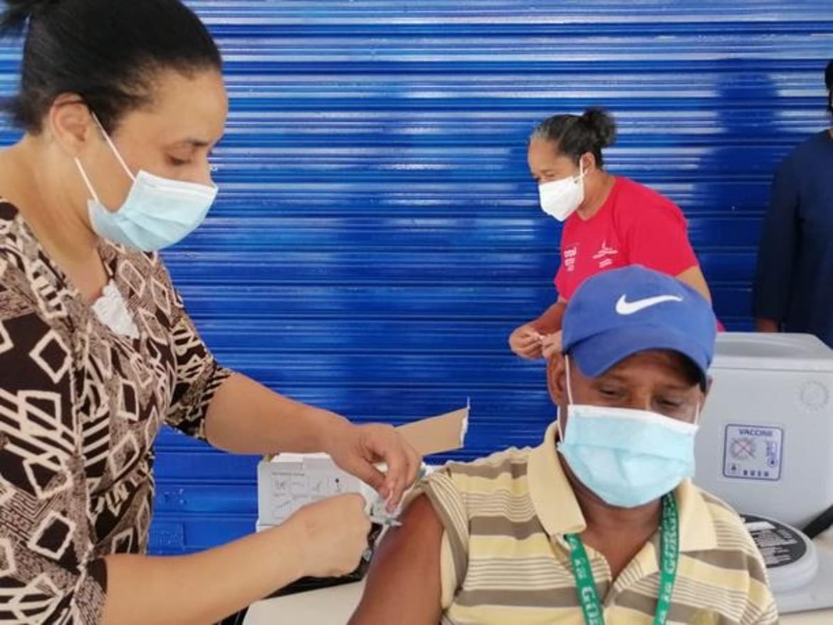 viceministro-de-salud-pide-a-poblacion-de-barahona-acudir-a-vacunarse