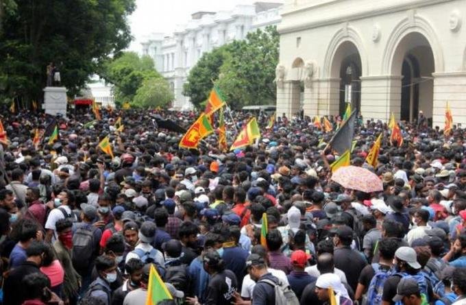 presidente-de-sri-lanka-huye-de-su-residencia-asaltada-por-manifestantes