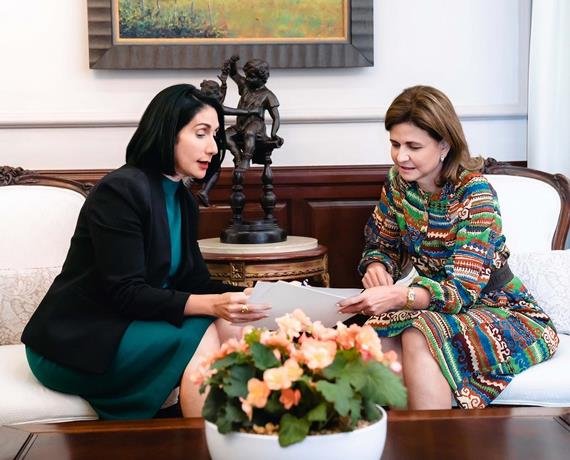 vicepresidenta-y-la-primera-dama-congratulan-a-listin-diario