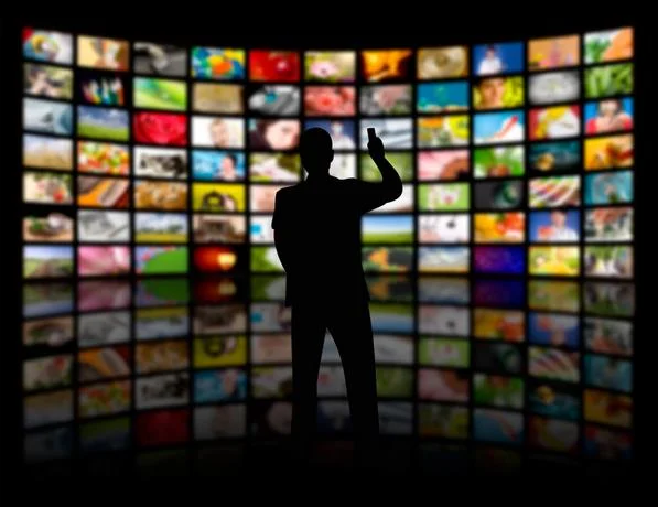 guerra-de-pantallas-el-streaming-y-la-tv-abierta-van-por-el-pastel-publicitario-productores-dominicanos-opinan