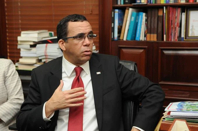 navarro-buscara-alcaldia-distrito-nacional