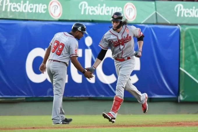 leones-culminan-temporada-con-victoria-ante-gigantes-en-partido-decidido-en-12-entradas