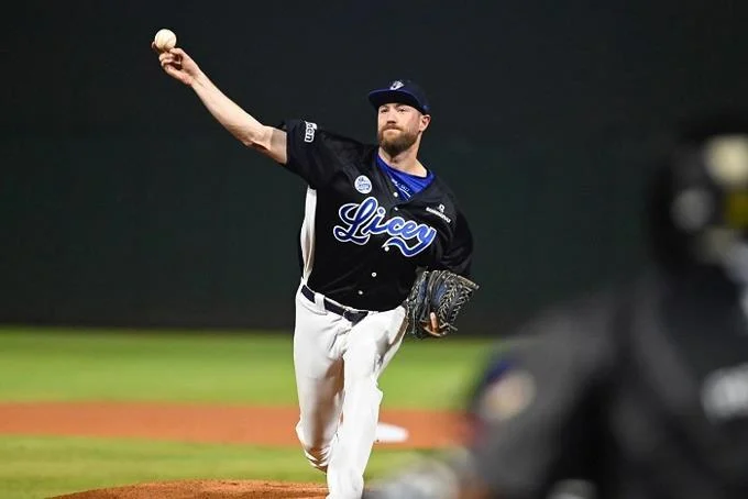 brooks-hall-frente-a-edwin-uceta-en-el-cuarto-partido-de-la-final