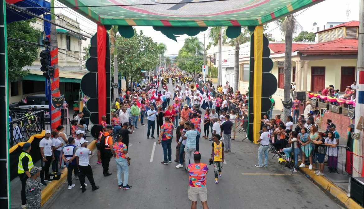 Corte-cinta-para-dejar-inaugurado-el-Carnaval-de-San-Cristóbal.