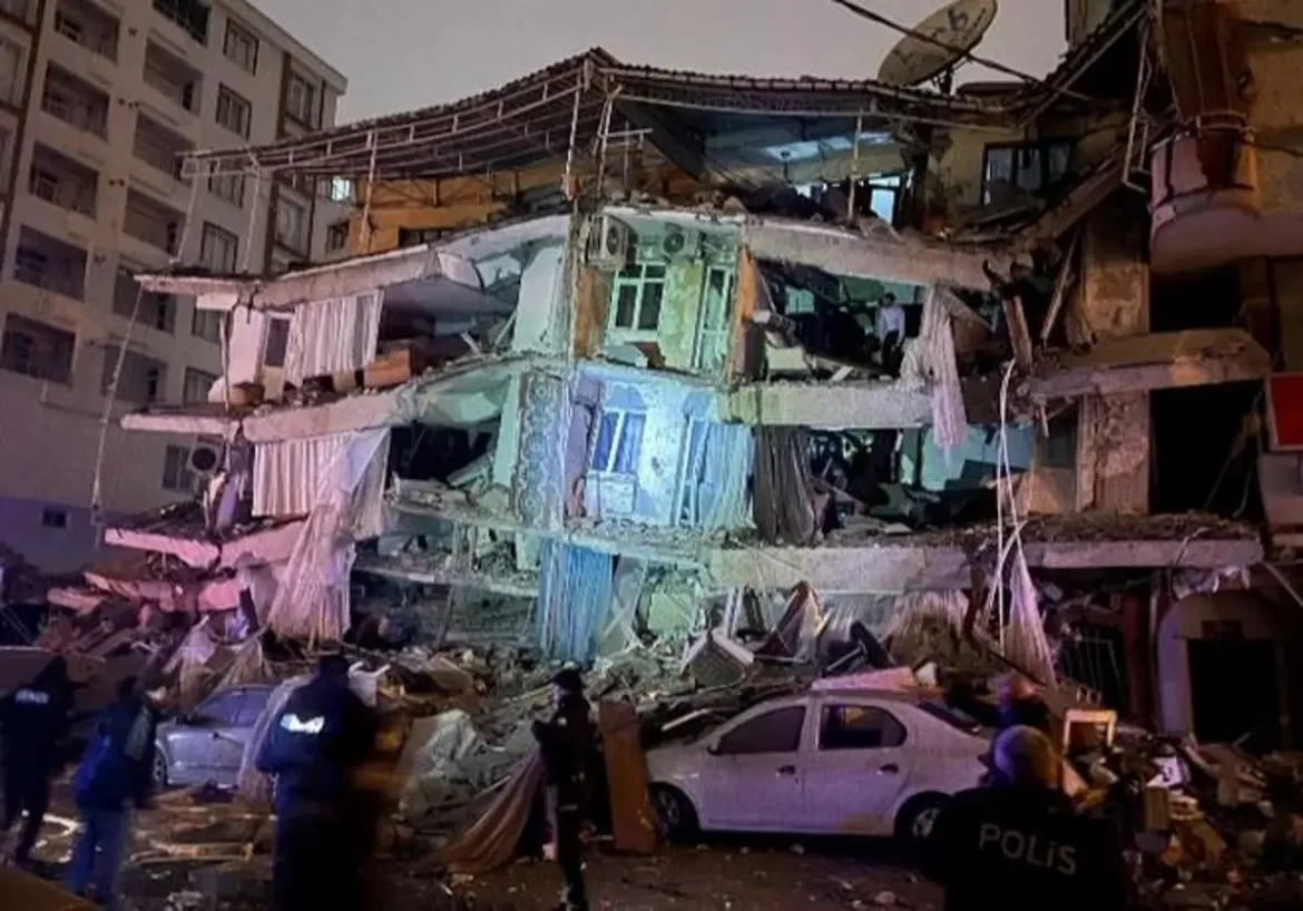 un-poderoso-terremoto-derriba-edificios-en-turquia-y-siria