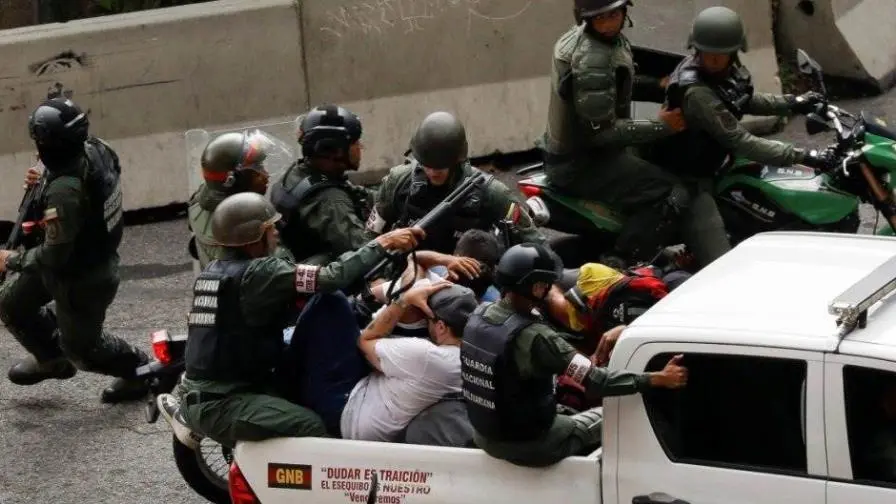 caos-tras-las-elecciones-en-venezuela-detencion-de-armas-focus-0-0-896-504