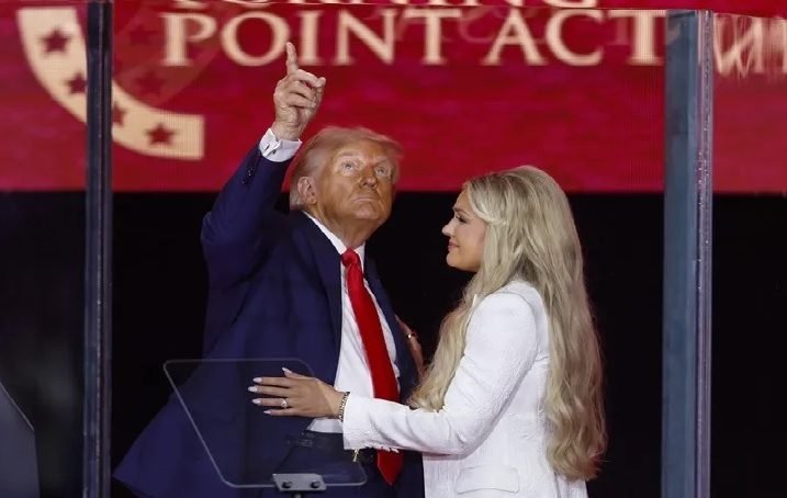 Trump-y-esposa-de-Kirk-e1758539048981
